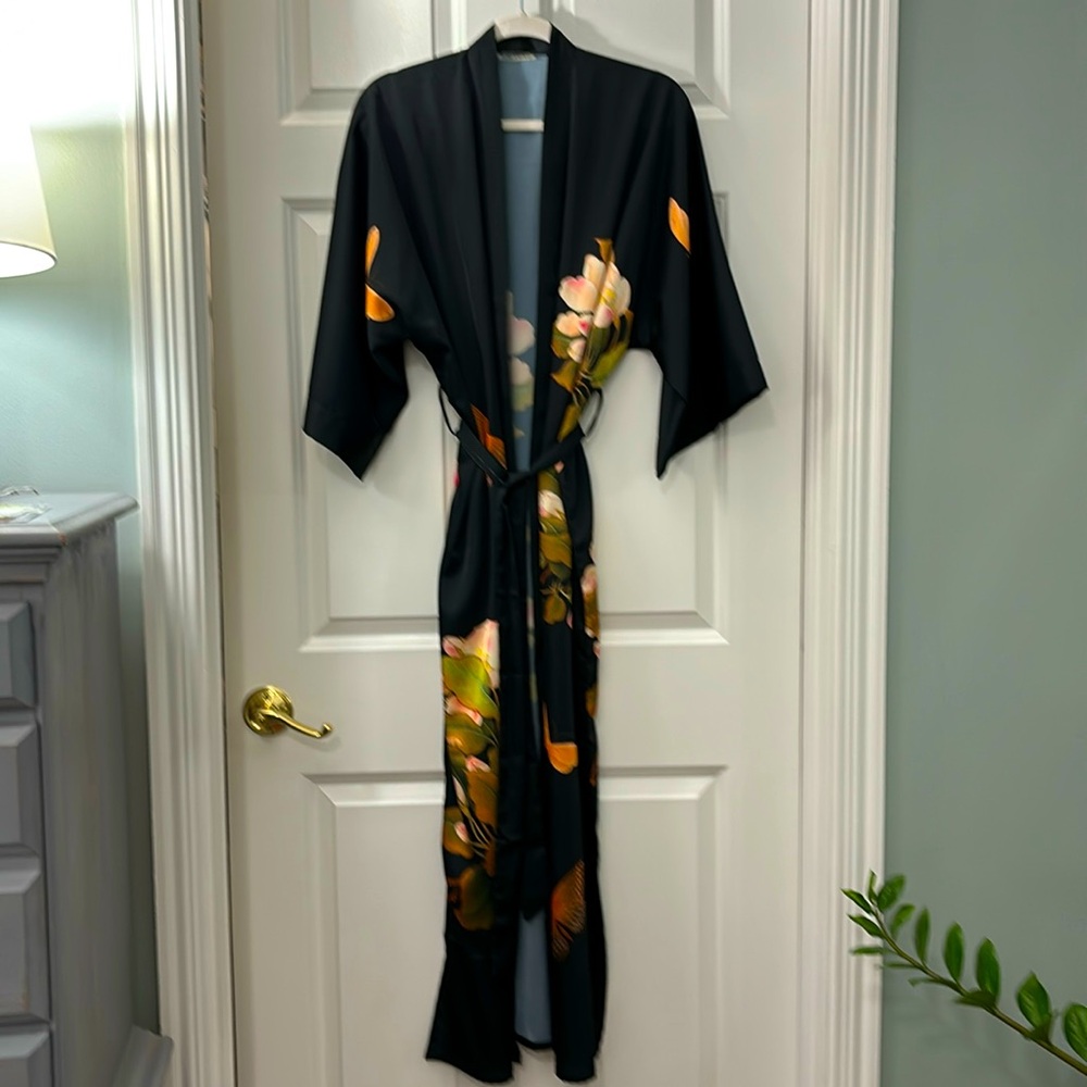 Kim+Ono San Francisco Kimono Beautiful butterfly & magnolia flowers. Never worn.